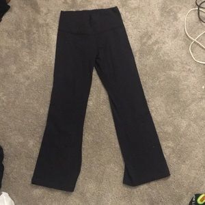 Black Lululemon yoga pants